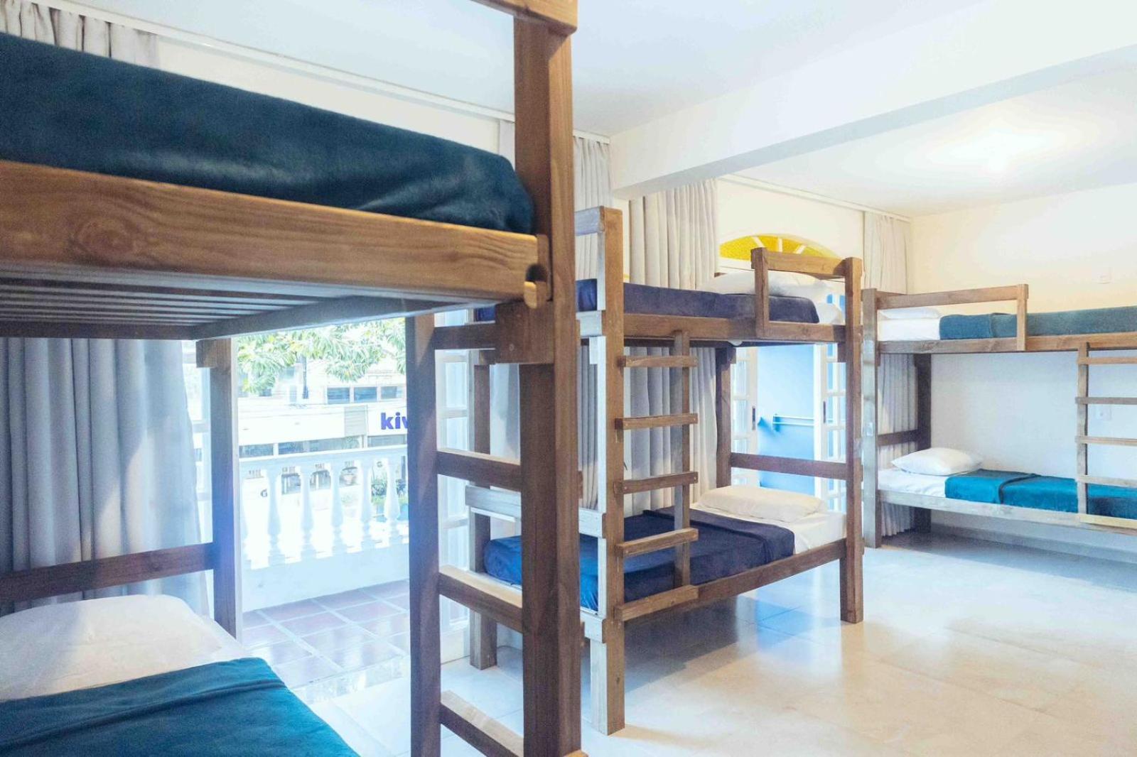 Sea Wolf Hostel - Lagoa Da Conceicao ฟลอเรียนอโปลิส ภายนอก รูปภาพ